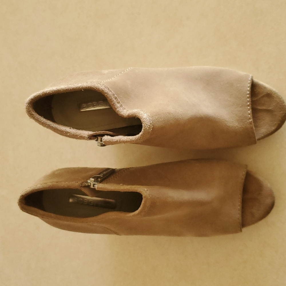 BCBGeneration taupe suede wedges, size 6m